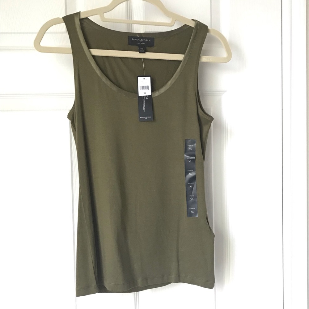 Banana Republic cami NWT $10